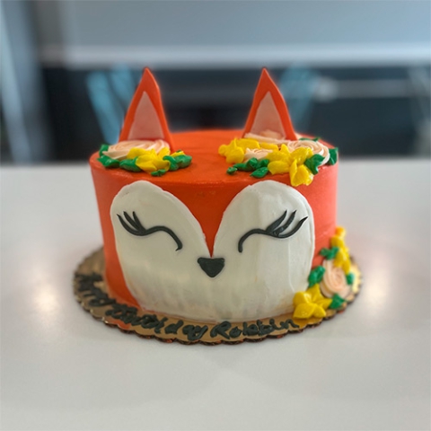 a single tier cake that resemble a fox's face
